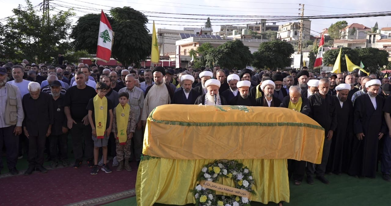حزب الله شيّع أحد الشهداء في جبشيت
فياض: "الإسرائيلي" يريد أن يتصادم اللبنانيّون ببعضهم بعضًا
عز الدين: لتقدير المصلحة العليا للبنان واتخاذ موقف يحمي سيادته