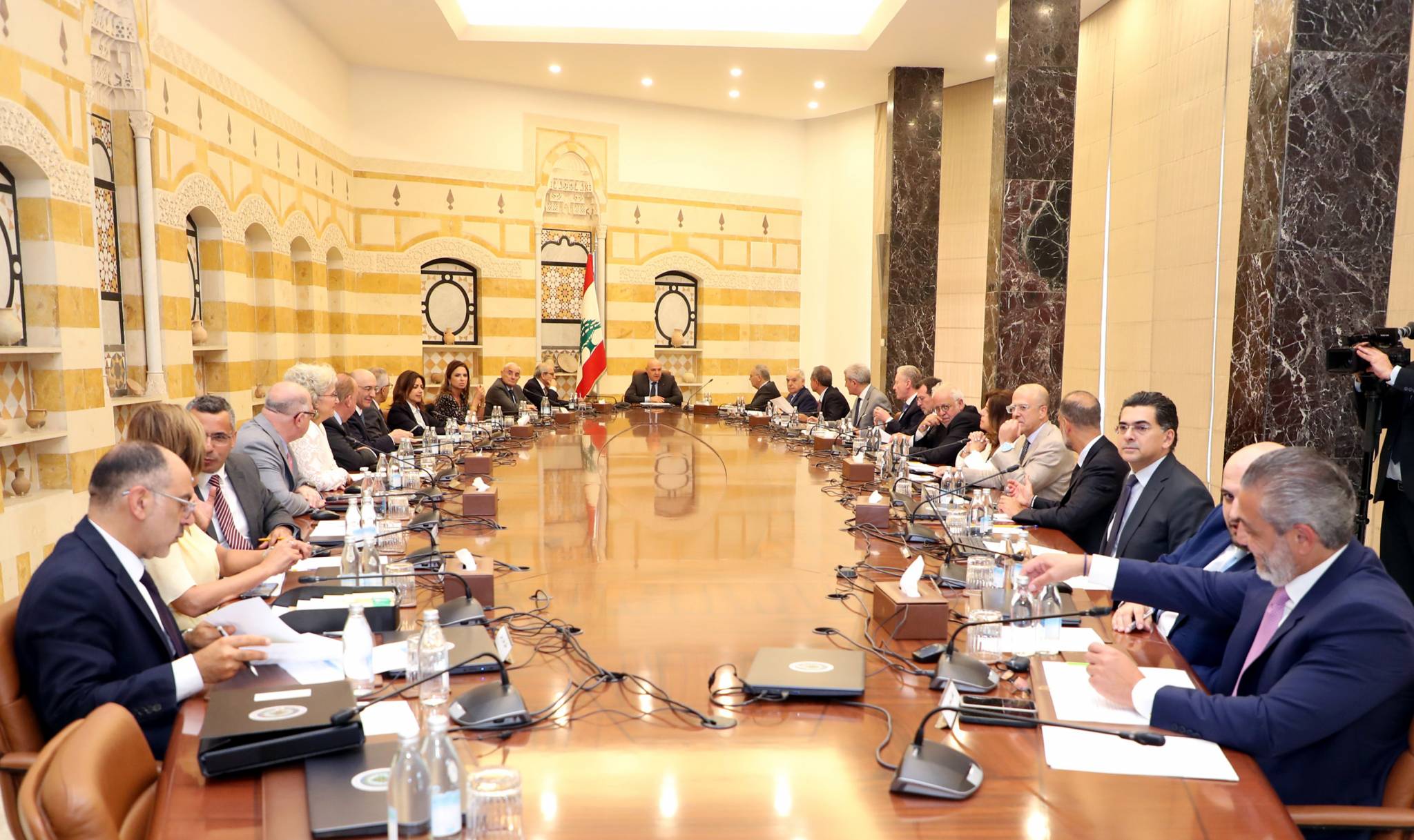 اول غيث العناد اهتزاز «ميثاقية» الحكومة
بري يخرج عن «السمع» يدبروا راسهم... وتصعيد متدرج للـ«الثنائي»
الحكومة تقرّ مقدمة ورقة براك وتعد بإنقاذ الاقتصاد!