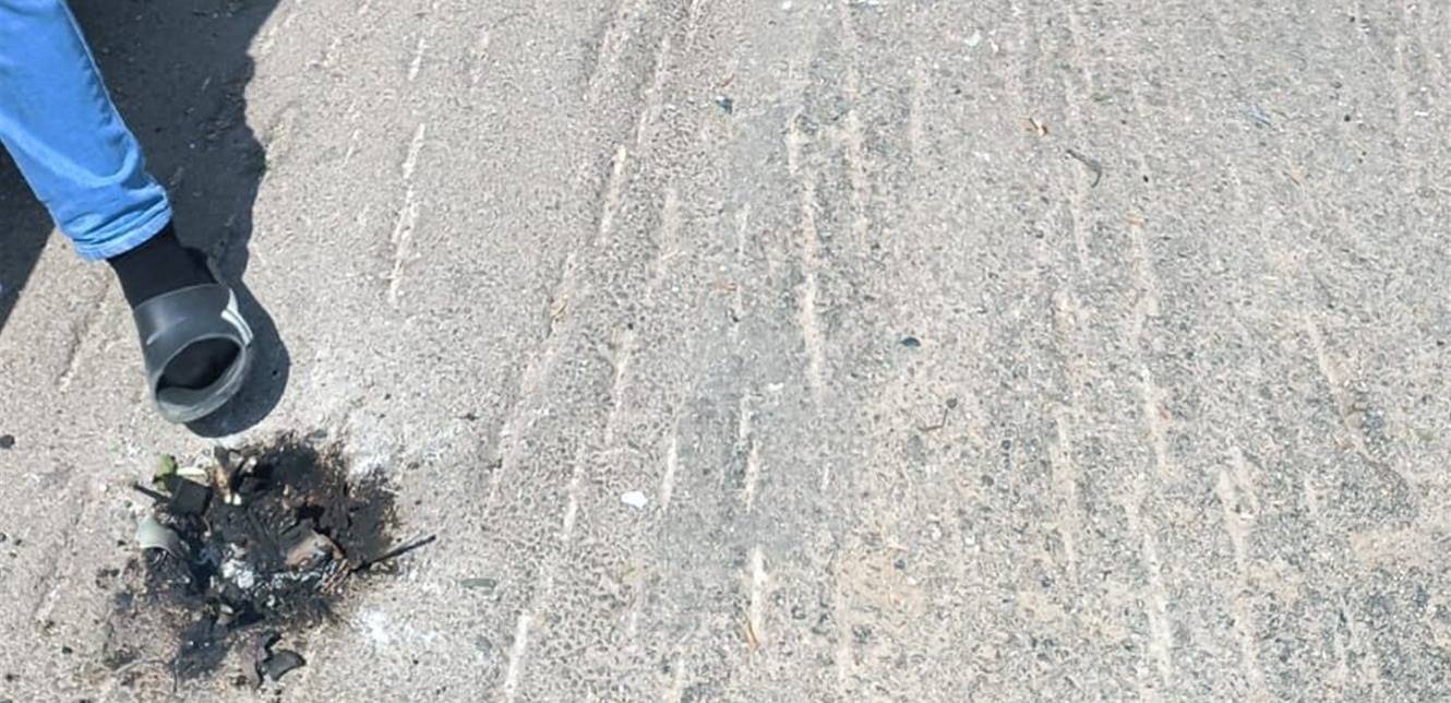 العدو يُواصل اعتداءاته: جريح في ميفدون... وإلقاء قذائف حارقة