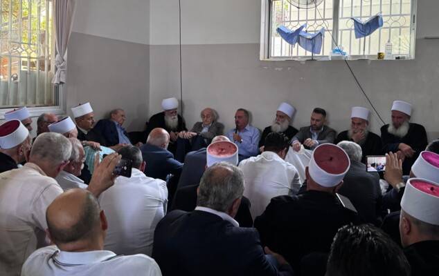 جنبلاط وأرسلان زارا العنداري في بعلشميه
وتأكيد على الوحدة الوطنيّة ومنع الفتنة