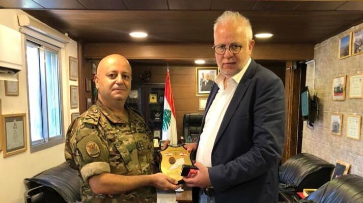 قدّم التعازي في ثكنة البياضة
وزير العدل التقى عناصر من الجيش
 في مجدل زون: لبنان سيبقى مديناً لكم