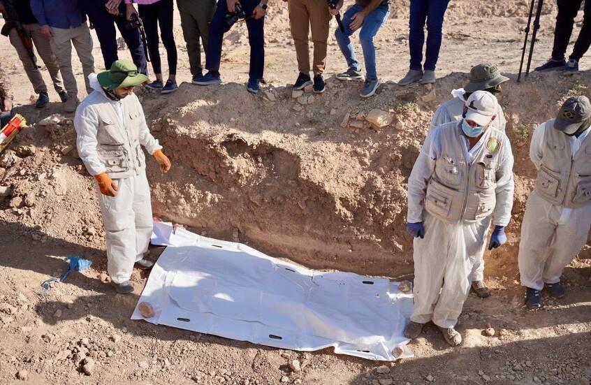 فتح أكبر مقبرة جماعية في الموصل