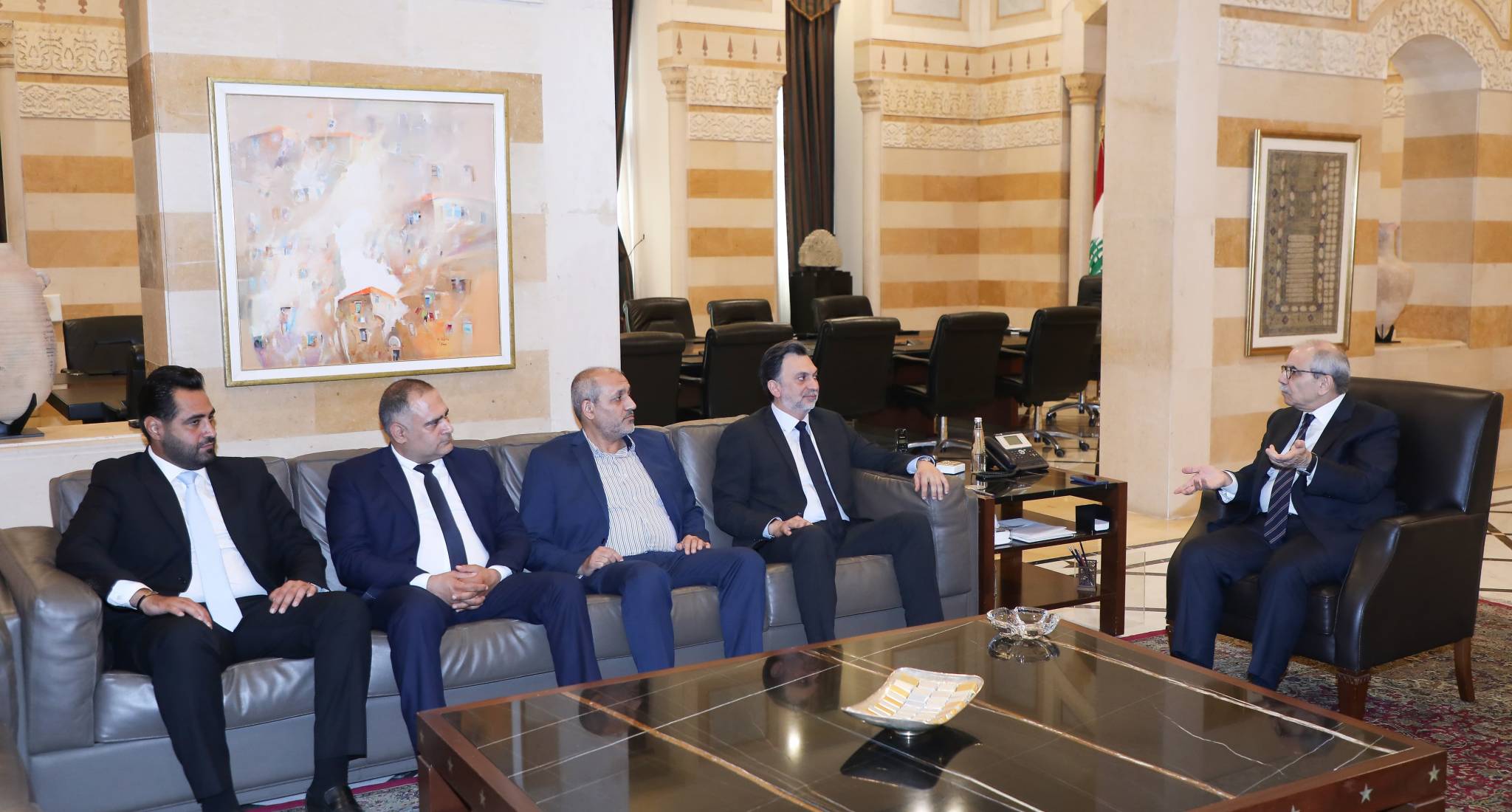 ريزا ونواب في السراي
