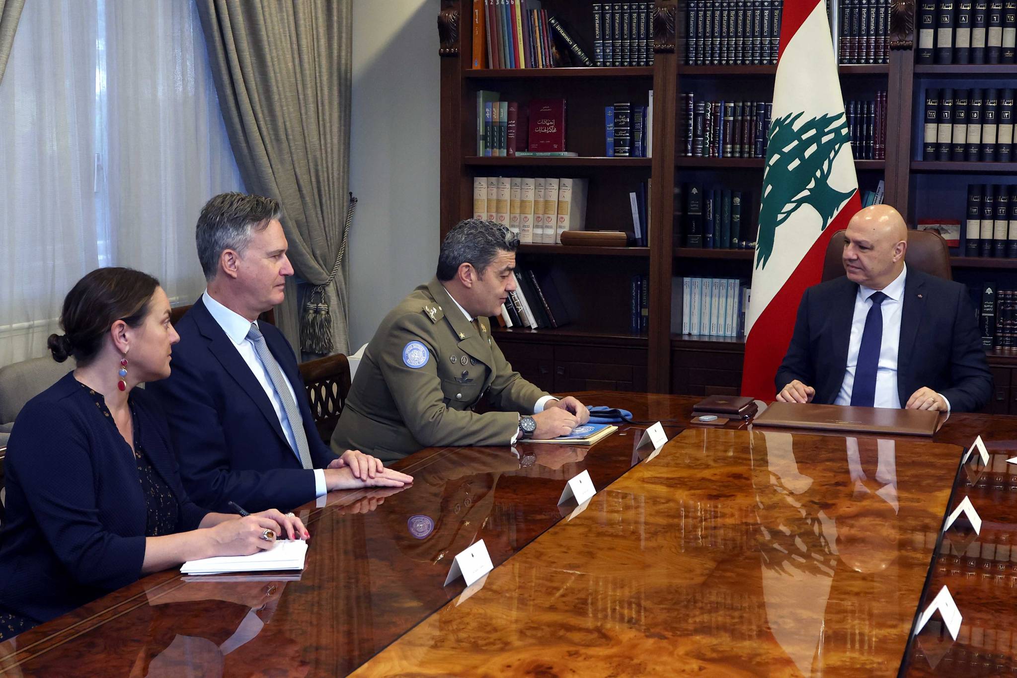 أكد ان معالجة الملفات السياسية تتم بالتوازي مع متابعة المسائل الاقتصادية
الرئيس عون: متمسّكون ببقاء "اليونيفيل" في الجنوب... طوال المدة اللازمة لتنفيذ القرار 1701