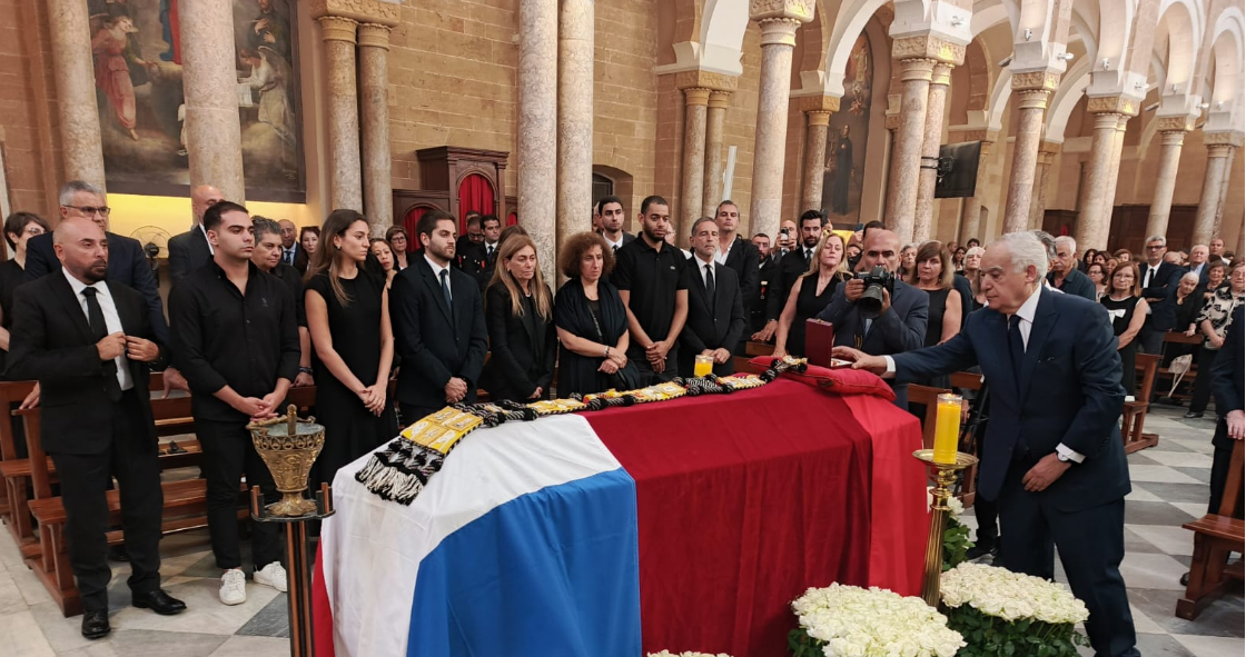 سلامة مثّل رئيسيِ الجمهورية والحكومة في تأبين
جان لوي مانغي ومنحه وسام الأرز من رتبة فارس