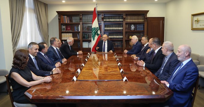 ترأس اجتماعاً قضائياً... عرض الأوضاع الماليّة مع جابر وحاكم مصرف لبنان ووقّع 3 قوانين
عون: القانون فوق الجميع ونحتاج عدالة حقيقيّة تعيد بناء الثقة بالمؤسسات
لا خطوط حمر في مكافحة الفساد... ولإطلاق البطاقة الصحيّة وتوفير العناية الطبيّة للجميع