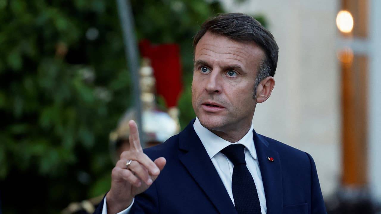 ماكرون: لتشديد العقوبات على روسيا إذا فشلت مفاوضات السلام مع أوكرانيا