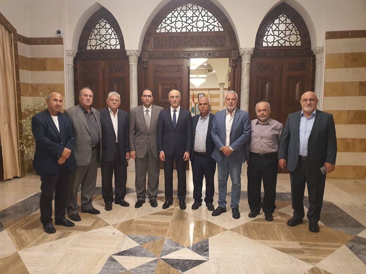 وزير الداخلية التقى وفد أصحاب محطات المحروقات
وعرض لمشكلة تجديد تراخيص الاستثمار