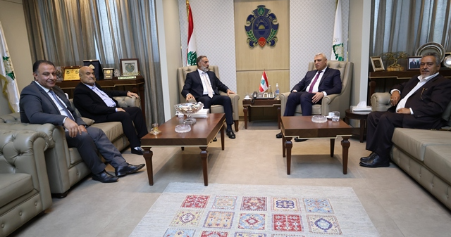 اللواء شقير التقى الضاهر
على رأس وفد من مشايخ عرب خلدة