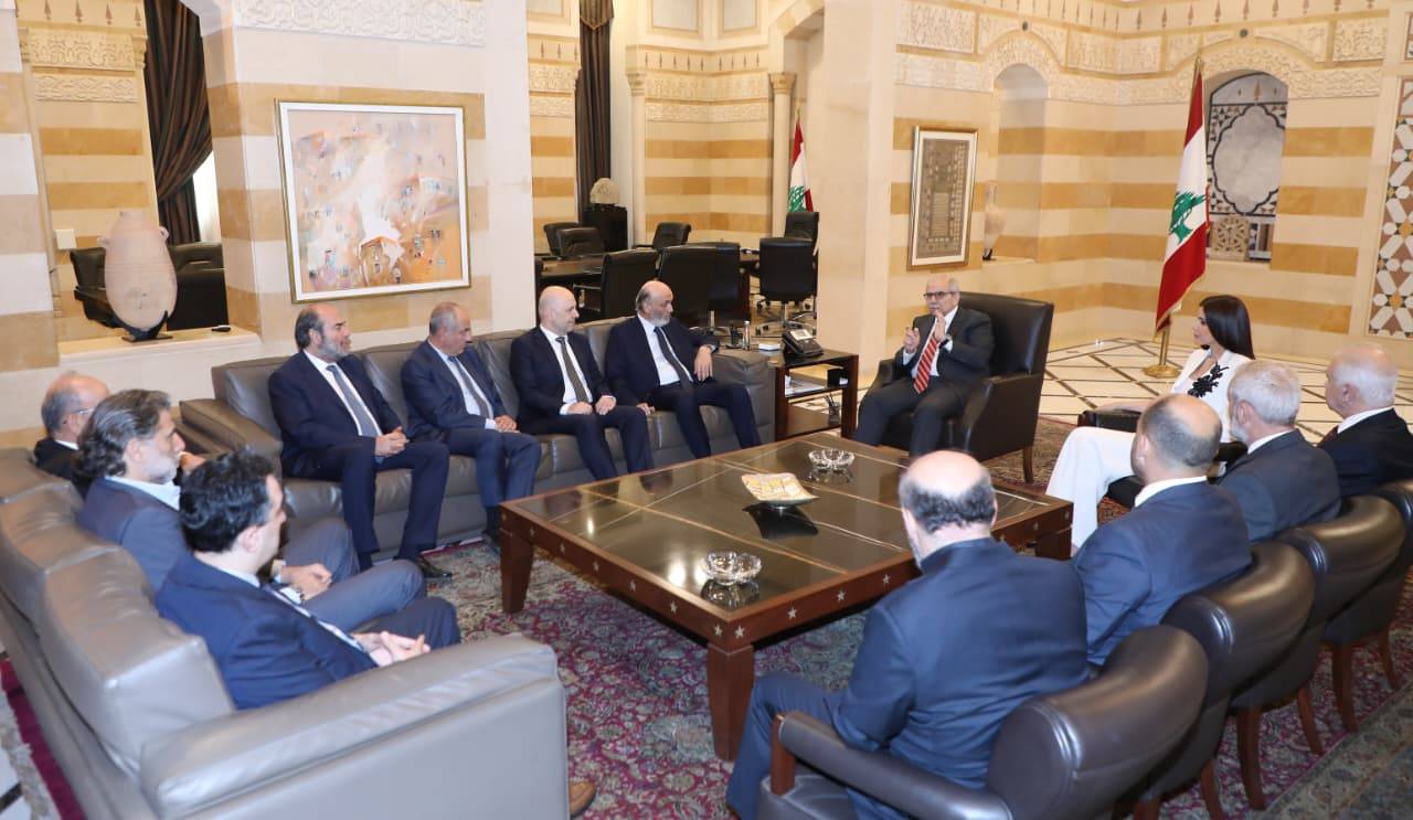 سلام عقد اجتماعاً تنسيقياً بحث العلاقات اللبنانيّة- السوريّة
جعجع: لالتزام الجميع بقرار الحكومة حصر السلاح