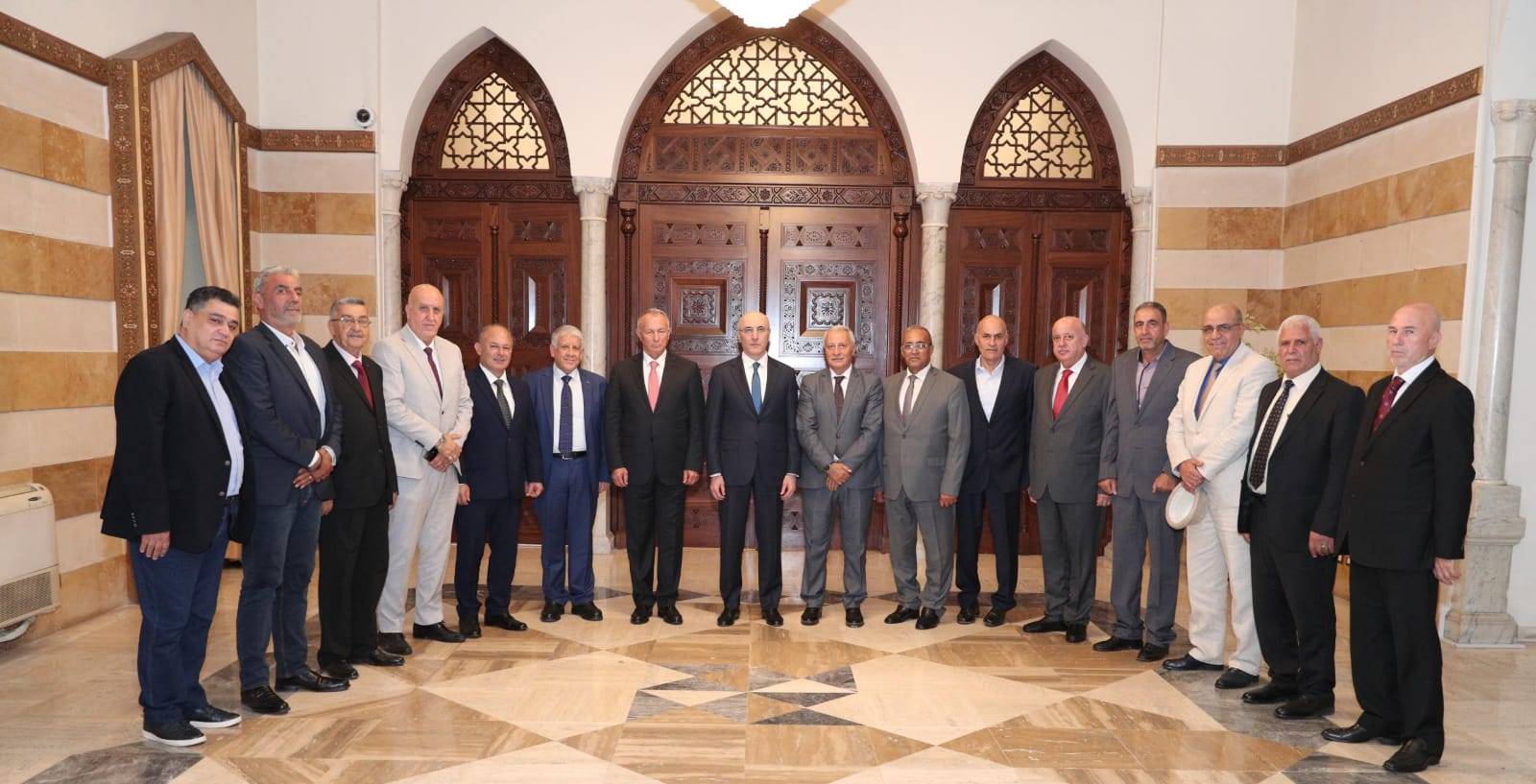 وفد من رابطة قدامى القوى المسلحة في  زيارة الى  معالي وزير الداخلية العميد أحمد الحجار