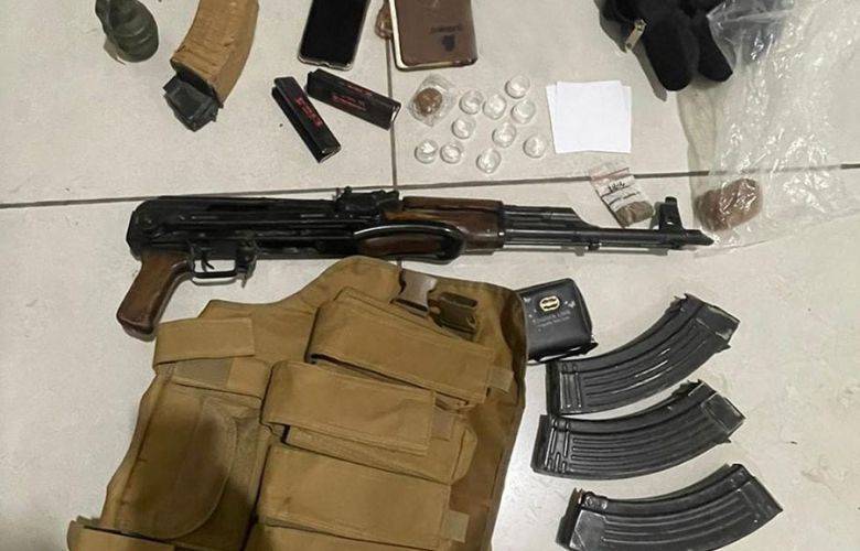الجيش: توقيف أشخاص لارتكابهم جرائم مختلفة
منها تعاطي المخدرات وترويجها وإطلاق النار