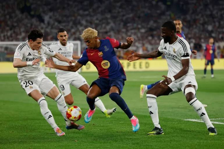 تشكيل الكلاسيكو لـ10 سنوات...
برشلونة وريال مدريد الأكثر شبابا بالليغا