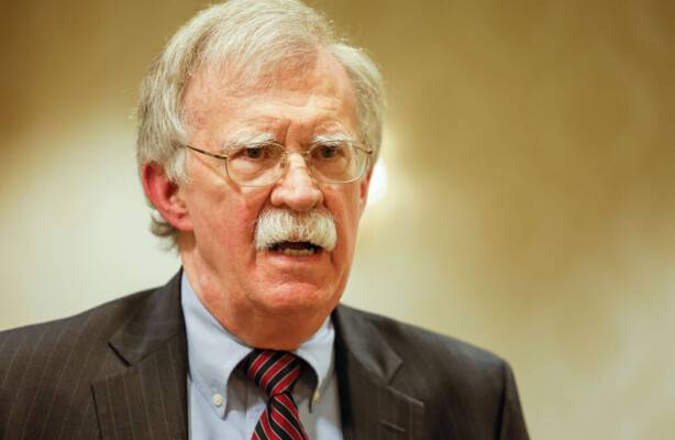 مدير مكتب التحقيقات الفيدرالي عقب اقتحام إف بي آي منزل مستشار ترامب السابق جون بولتن: لا أحد فوق القانون