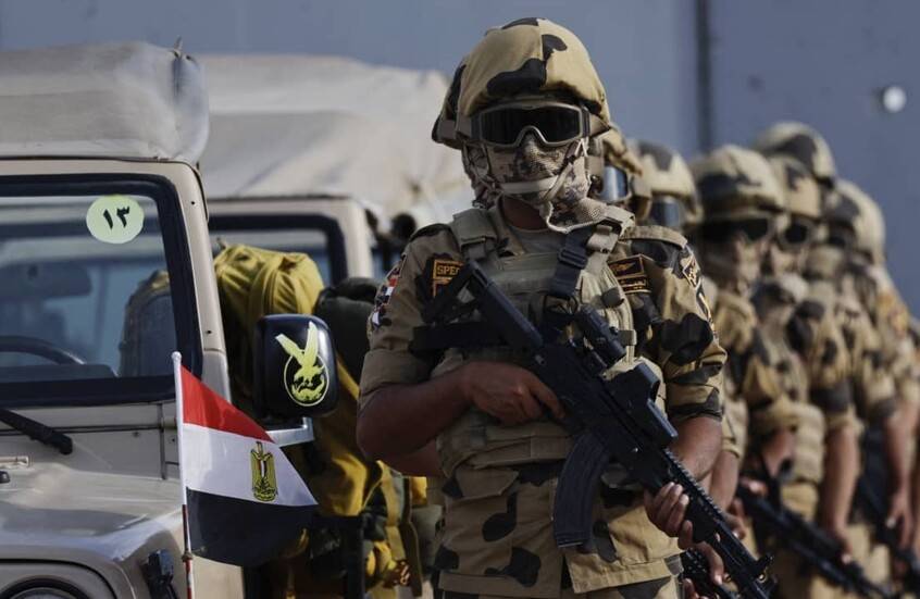 مصر تحشد قوات كبيرة على حدود 
