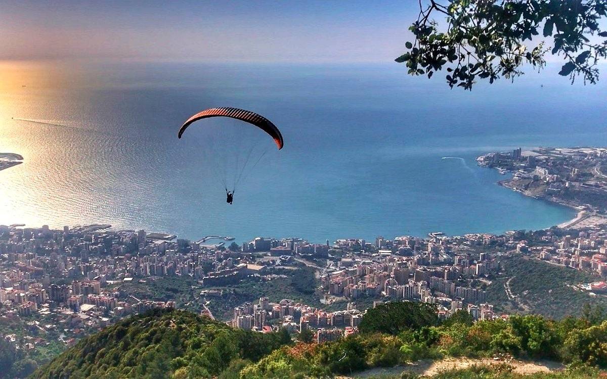 منع ممارسة رياضة الـAcro-Paragliding في لبنان!