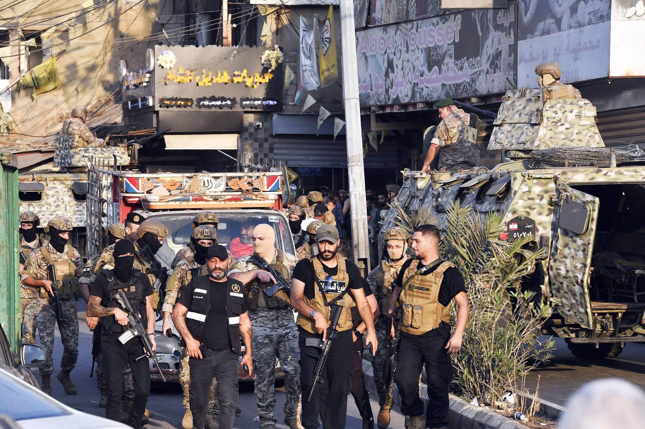 صفا في بعبدا ورحال في عين التينة... طبخة بين «الاستاذ» و«العماد»؟
لقاءات براك ــ أورتاغوس الاسرائيلية «سلبية» والجواب الرسمي السبت
السلاح الفلسطيني الى الواجهة: ضغط أم تهدئة أم توريط للدولة؟