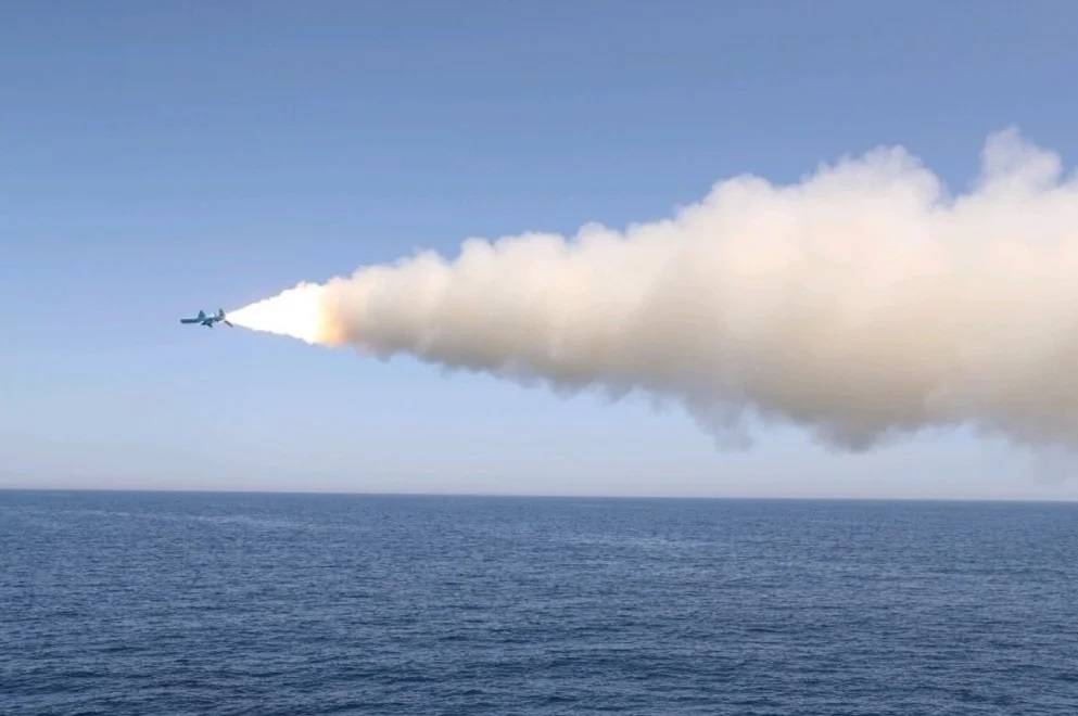 إيران تطلق مناورات 