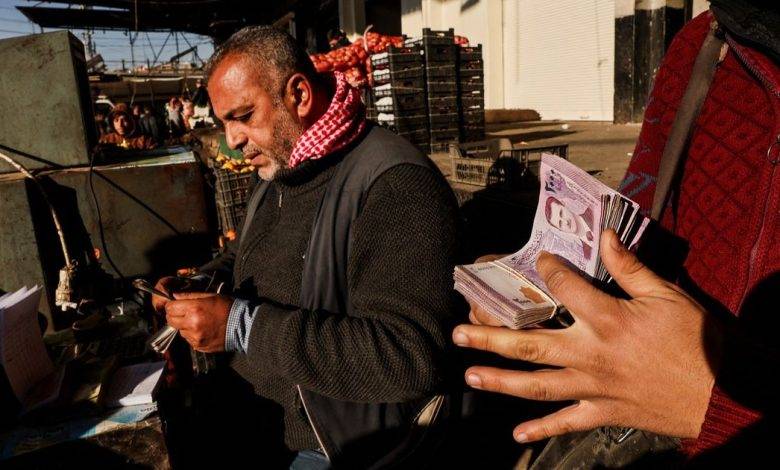سوريا تعتزم حذف صفرين من عملتها

واصدار اوراق نقدية جديدة في كانون الاول