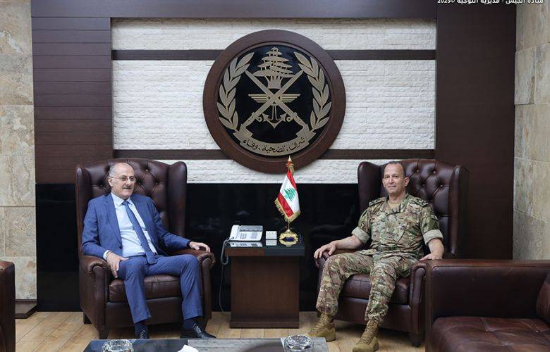 قائد الجيش بحث مع عبدالله
ومراد الأوضاع العامة في البلاد