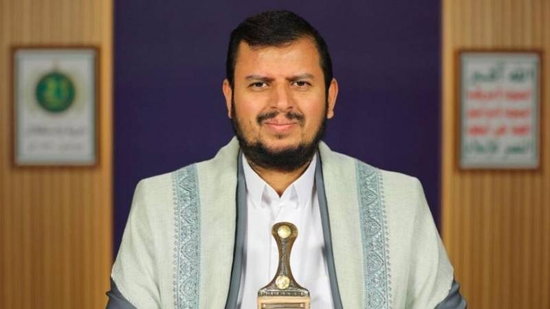 الحوثي: تبني خطة نزع سلاح المقاومة غباء وانهيار أخلاقي!