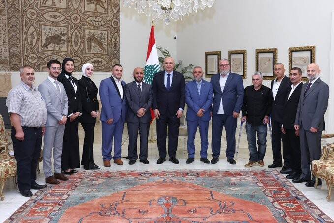 التقى وفوداً من عكار والضنية وتابع عمل المنظمات الدولية في لبنان
الرئيس عون: حريصون على الانماء المتوازن والأولوية
لمبنى الجامعة اللبنانية وتشغيل مطار القليعات وأقامة مستشفى عسكري