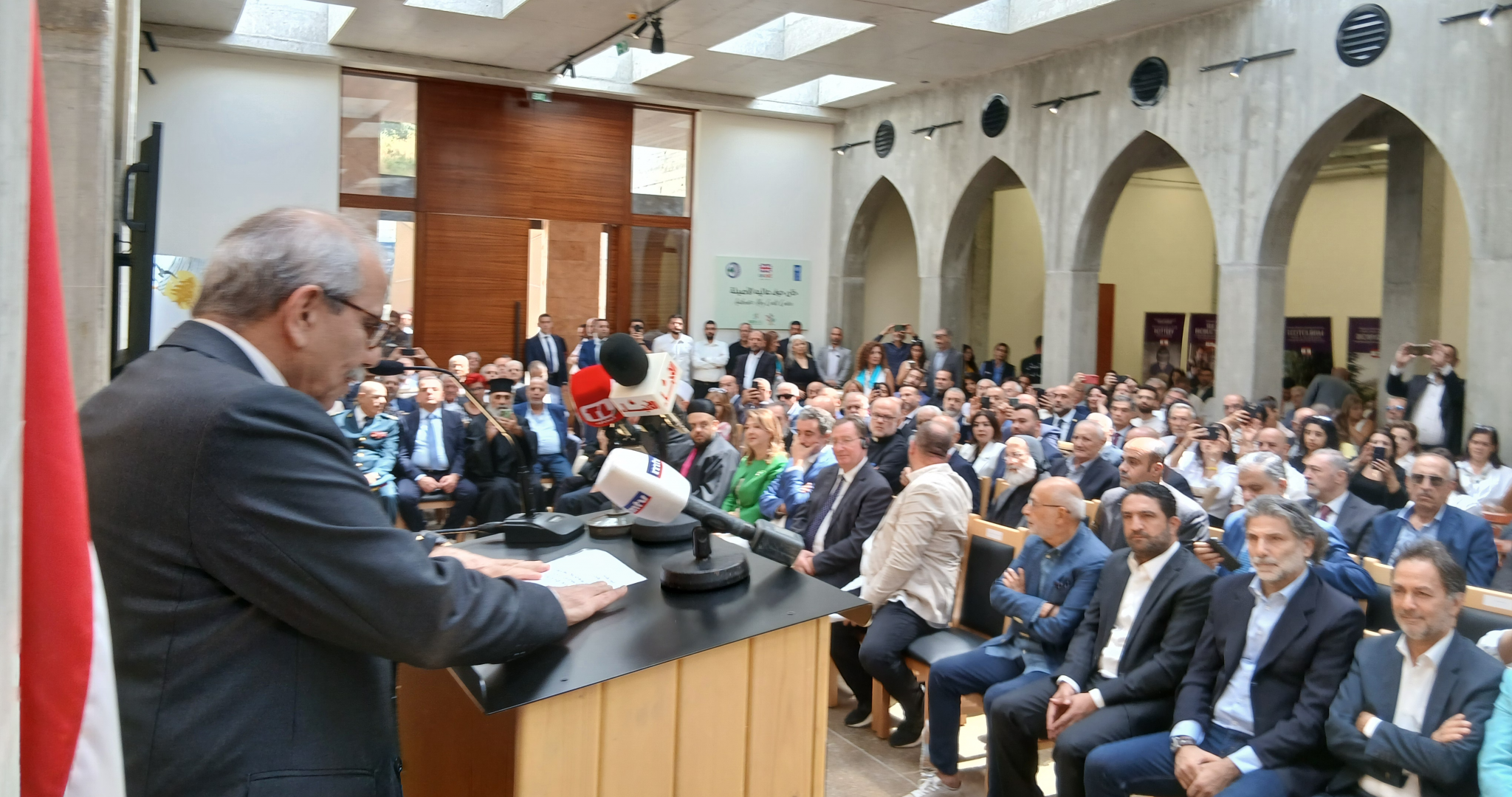 سلام: تأخرنا كثيراً باللامركزيّة الإداريّة الموسّعة
وببسط سلطة الدولة على كامل أراضيها بقواها الذاتيّة