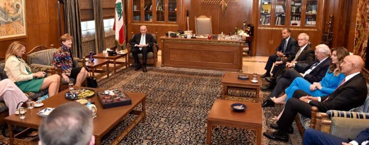 وفد من الكونغرس جال على المسؤولين... ملتزمون بمساعدة لبنان في ضوء توجيهات ترامب
جين شاهين وغراهام: بدون نزع سلاح حزب الله ستكون مناقشة انسحاب "إسرائيل" بلا جدوى
براك وأورتاغوس أكدا دعم الموقف من "اليونيفيل" واستعداد "إسرائيل" للسير بخطوة خطوة