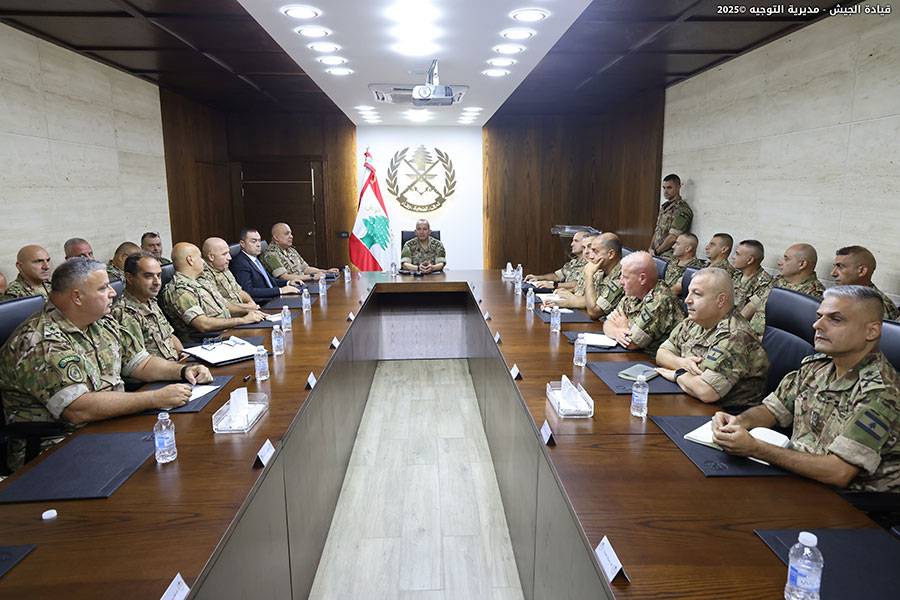 اجتمع مع أركان القيادة وقادة الوحدات والأفواج
قائد الجيش: مقبلون على مرحلة دقيقة
آخذين الى اعتبار الحفاظ على السلم الاهلي