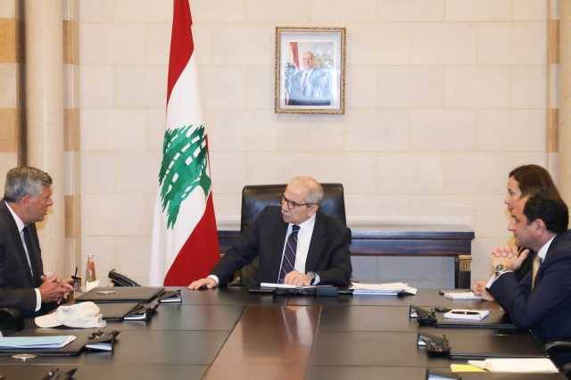 ترأس اجتماع اللجنة الوزارية لإعادة الإعمار... والتقى زواراً
سلام: على "إسرائيل" احترام سيادة لبنان
والانسحاب من الأراضي المحتلة تمهيداً لإعادة الإعمار