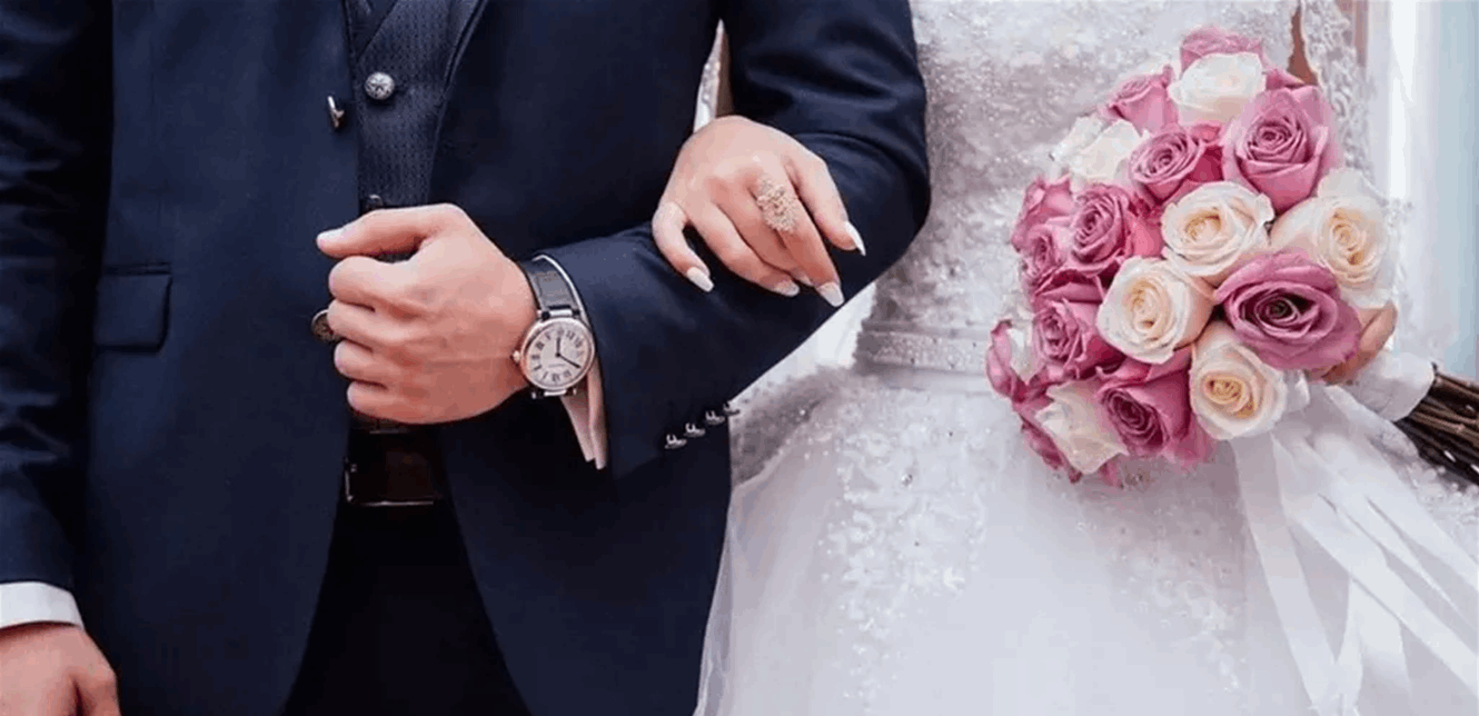 زوجته من خارج الوسط الفني.. مخرج يدخل القفص الذهبي بحفل بسيط
