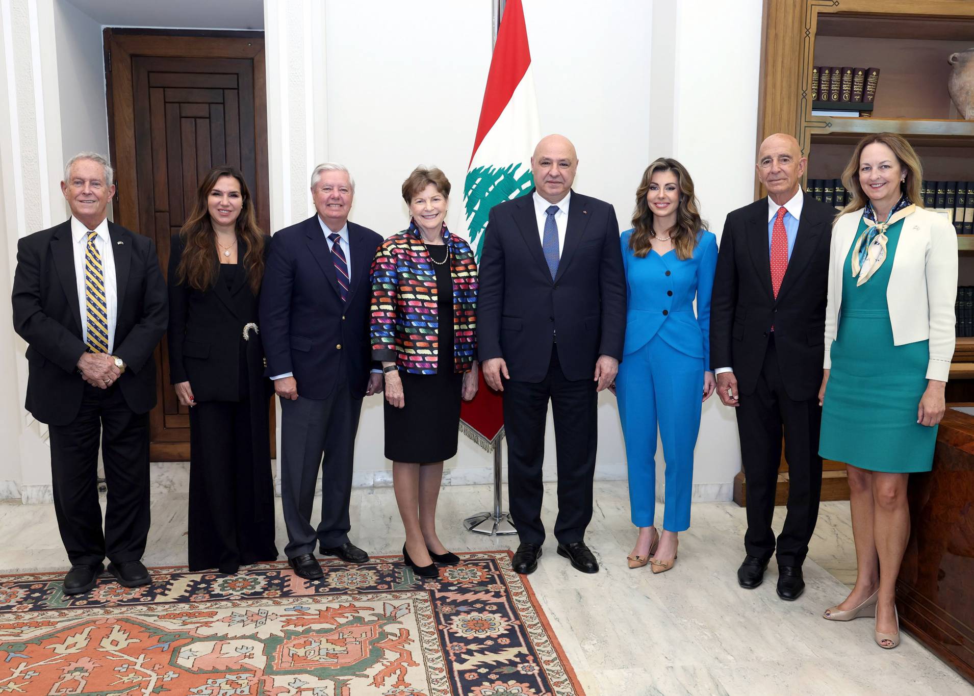 براك يستبعد الحل العسكري ويضغط لحوار مباشر بين لبنان و"إسرائيل"
الحزب يطلق اعادة الاعمار في الضاحية
هل تنجح بيروت ودمشق في الانتقال الى بلورة اطار سياسي؟
