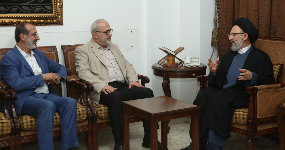 وفد "حزب الله" زار العلامة فضل الله
الموسوي: نحن فريق واحد وسنبني علاقة أكثر متانة