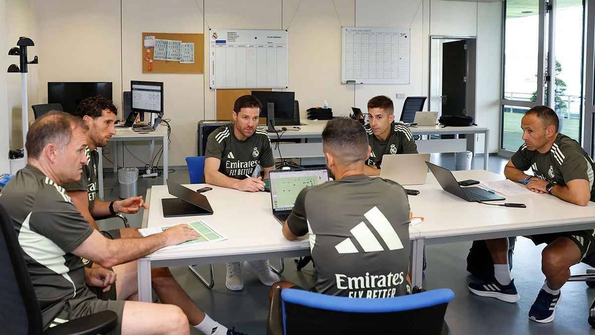 ألونسو يُجهز ريال مدريد لـ "عاصفة" الـ7 معارك