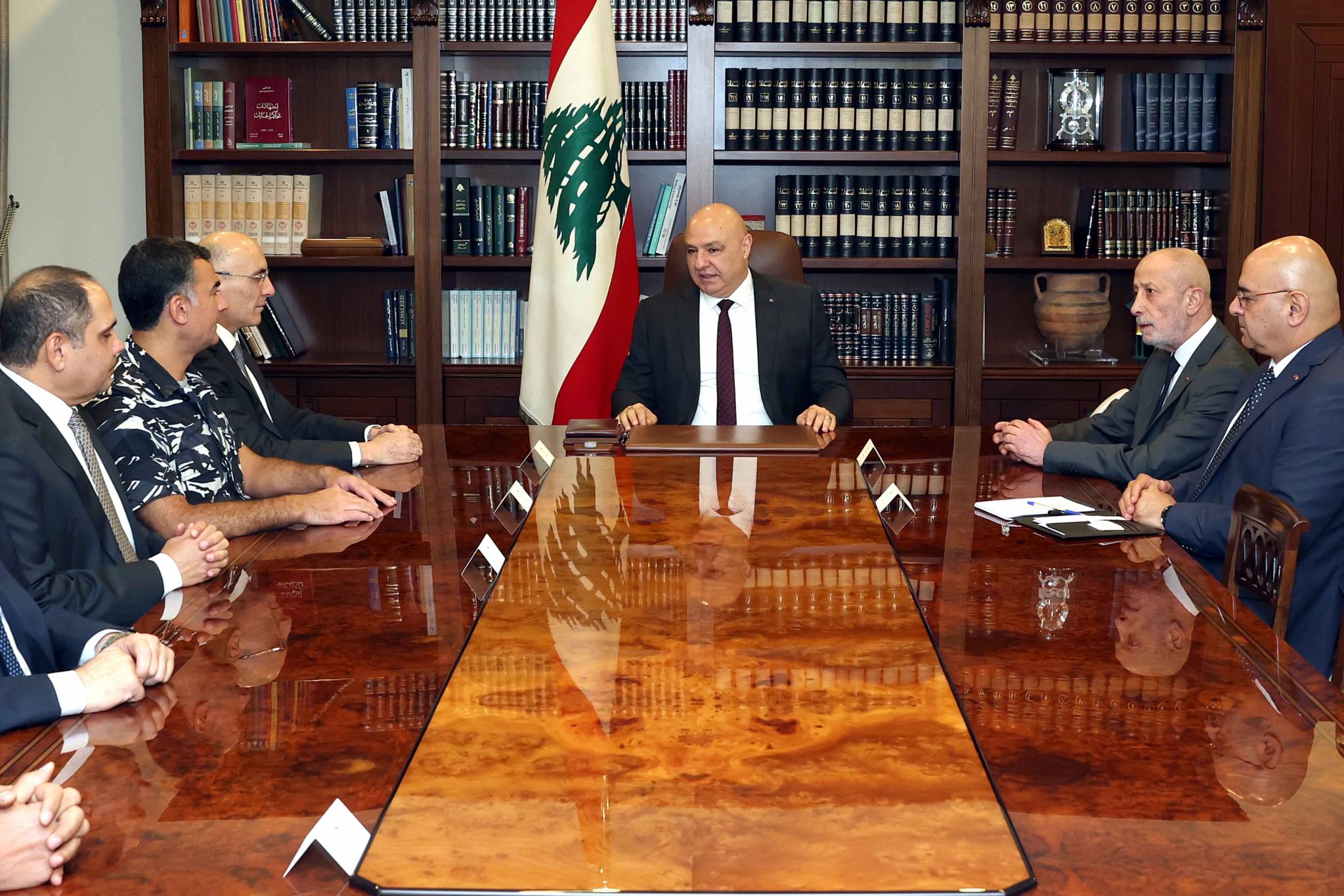 رئيس الجمهوريّة: المؤشرات الاقتصاديّة إيجابيّة... والوضع الأمني جيد
إنفتاح الدول العربية والأجنبية على لبنان من خلال الاستثمارات ستظهر نتائجه