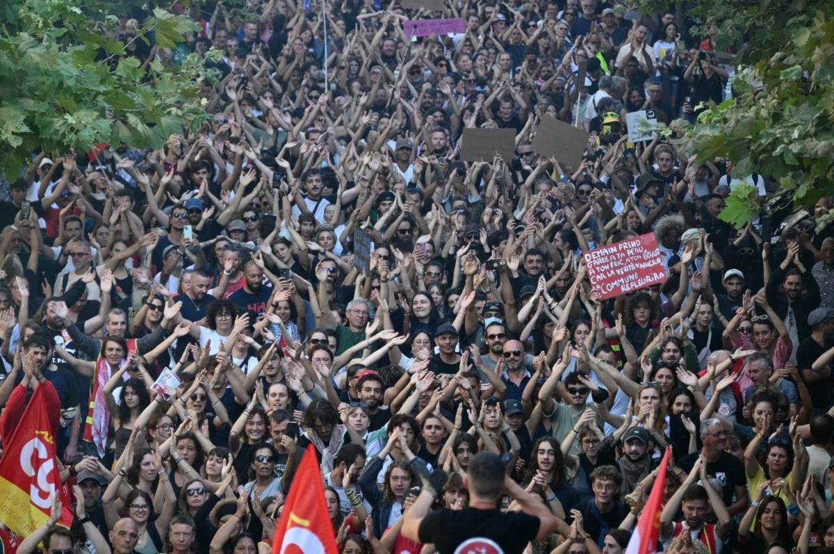 فرنسا: احتجاجات واسعة عقب تعيين ليكورن رئيساً للوزراء