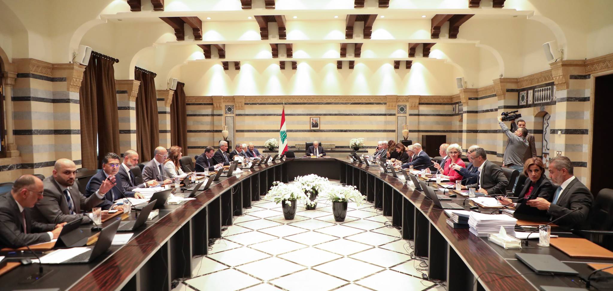 جلسة حكومية في السرايا: تحضيرات لمؤتمر الإعمار... وإقرار وزارة جديدة للتكنولوجيا والذكاء الاصطناعي!