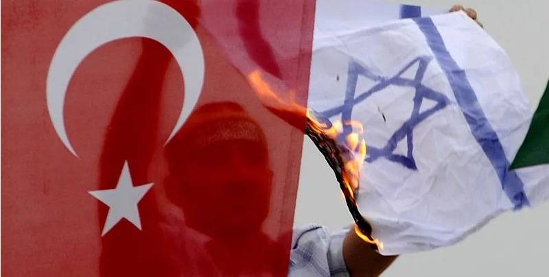 قنبلة على تركيا وتقوم 