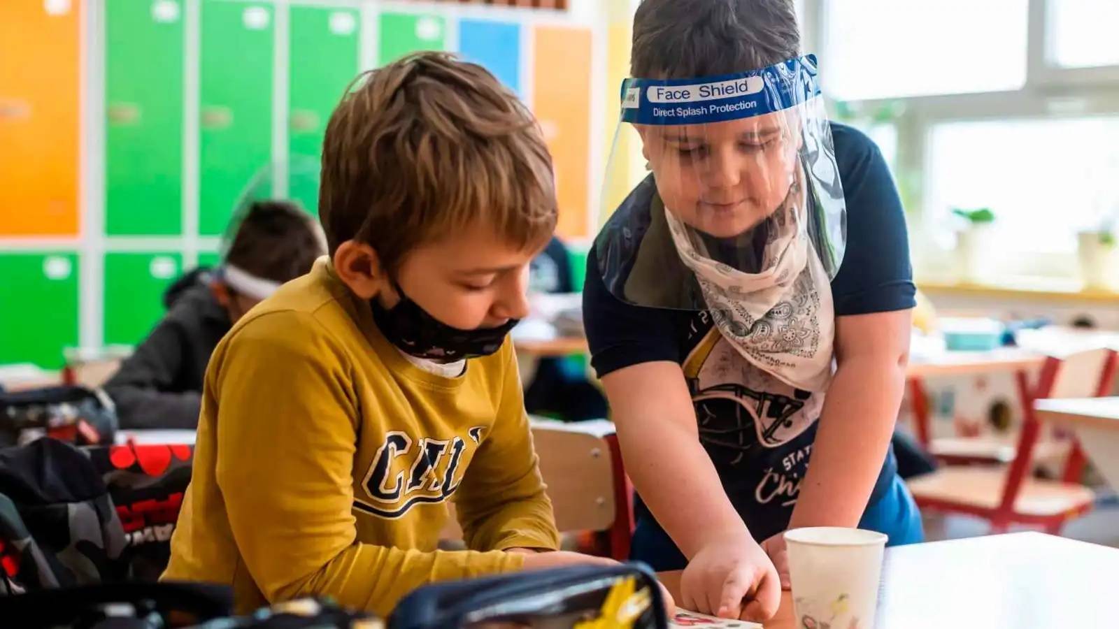 بعد وفاة 25 طفلاً.. لقاحات 