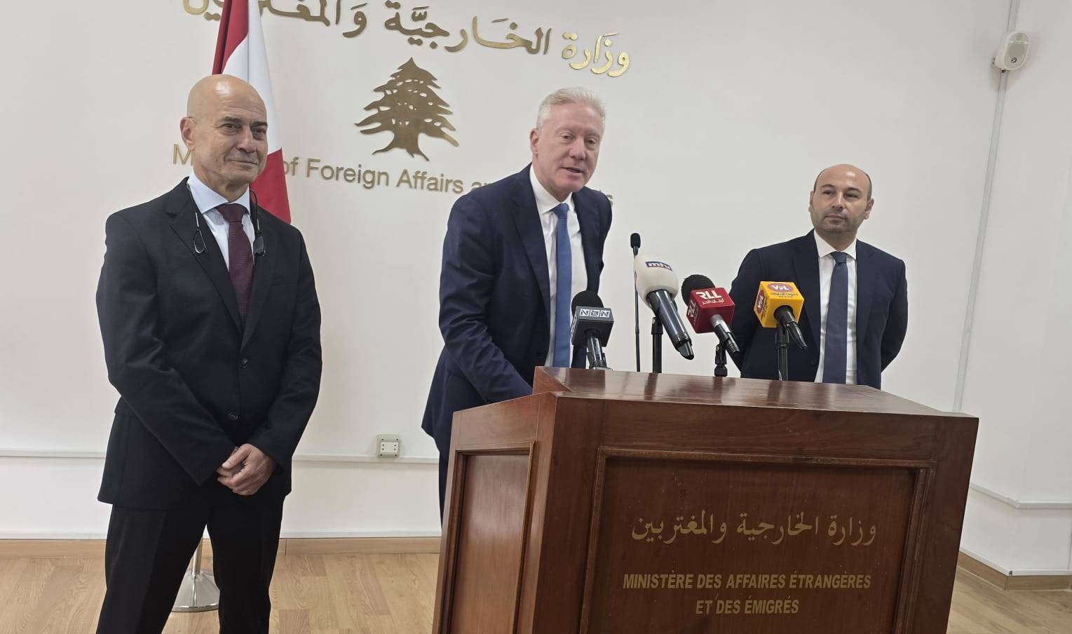 تسليم وتسلّم في الأمانة العامة لـ "الخارجيّة"
رجي لشميطلي: التاريخ سيحكم
بأنك وضعتَ مصلحة الدولة فوق كلّ اعتبار