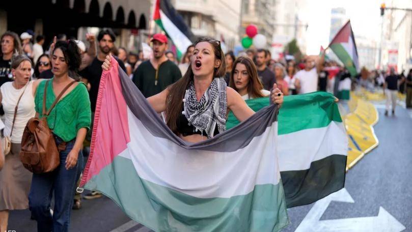 تظاهرات داعمة لفلسطين توقف أهمّ سباق في إسبانيا!