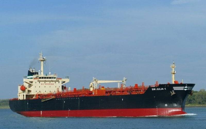 إحباط محاولة مغادرة السفينة "HAWK LLL" المياه الإقليمية بطريقة غير قانونية
الجيش: توقيف 22 شخصاً كانوا على متنها
 وإصابة 3 عسكريين أثناء تنفيذ العمليّة