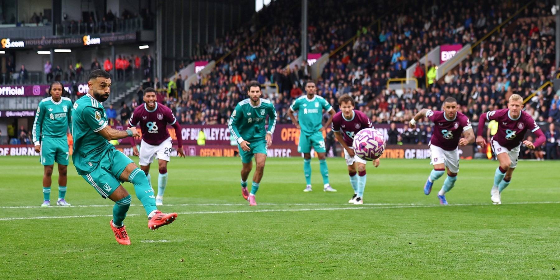 البطولات الأوروبية... ليفربول ينجو بهدف قاتل وسيتي يحسم دربي مانشستر