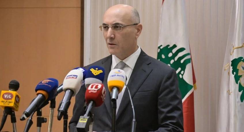 أعلن تفكيك شبكات مرتبطة بتهريب المخدرات والعمالة
وزير الداخليّة: لا غطاء فوق رأس أحد