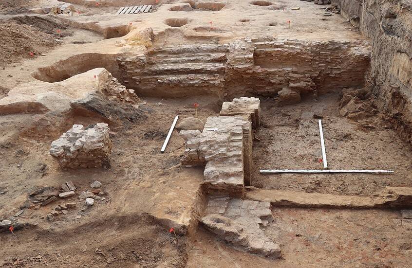 قصر أميري من القرن 12 الميلادي في روسيا