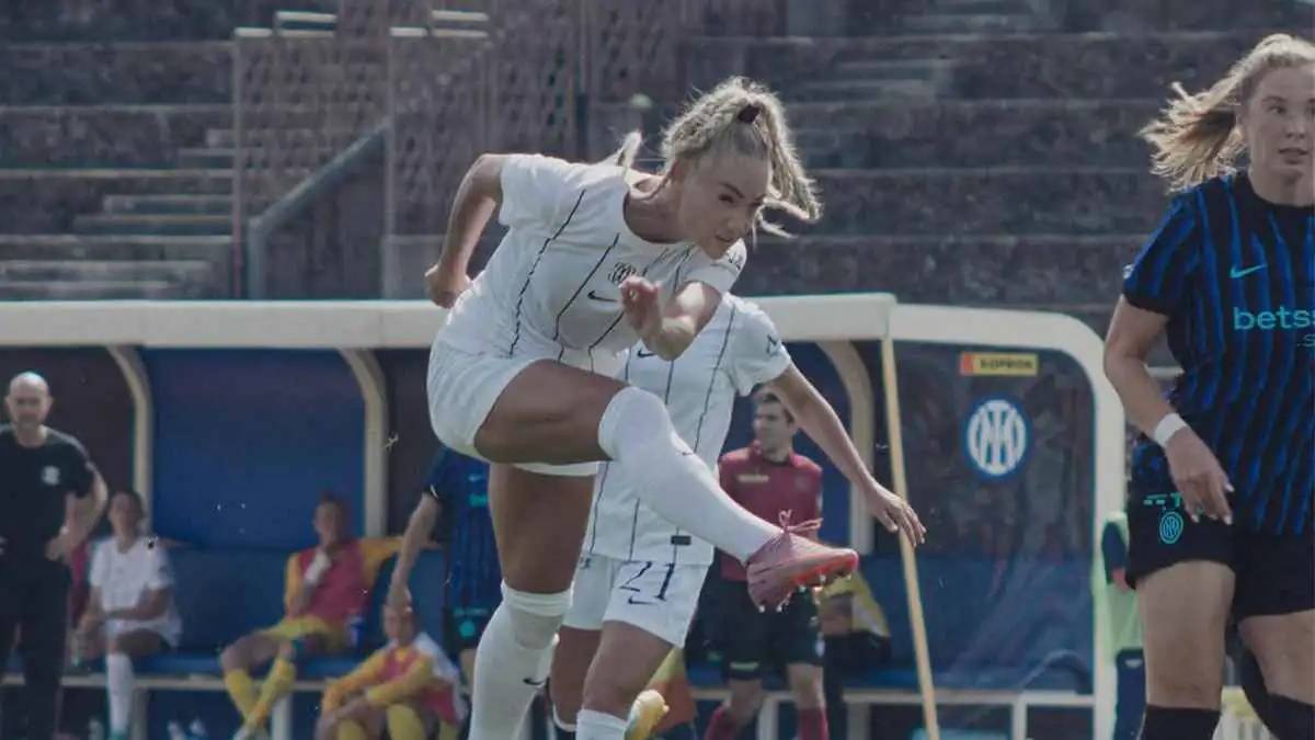 احتفال مثير... السويسرية أليشا ليمان
تسجل أول هدف مع كومو الإيطالي