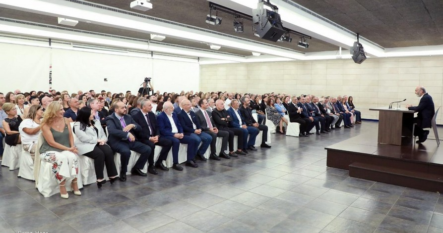 جعجع: على بو صعب دعوة اللجنة المكلفة بدراسة
قانون الانتخاب لأخذ ملاحظات الحكومة تمهيدًا للانتخابات