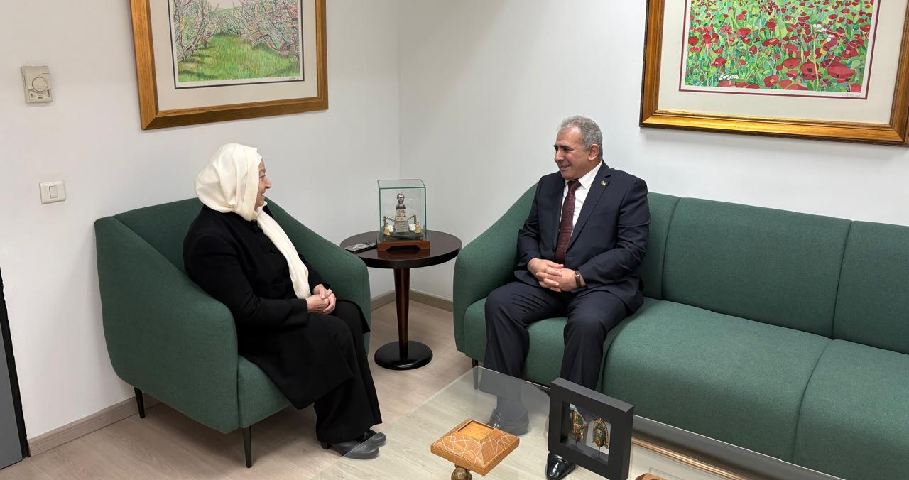 بهيّة الحريري بحثت أوضاع غزة
والمخيمات مع سفير فلسطين الجديد
