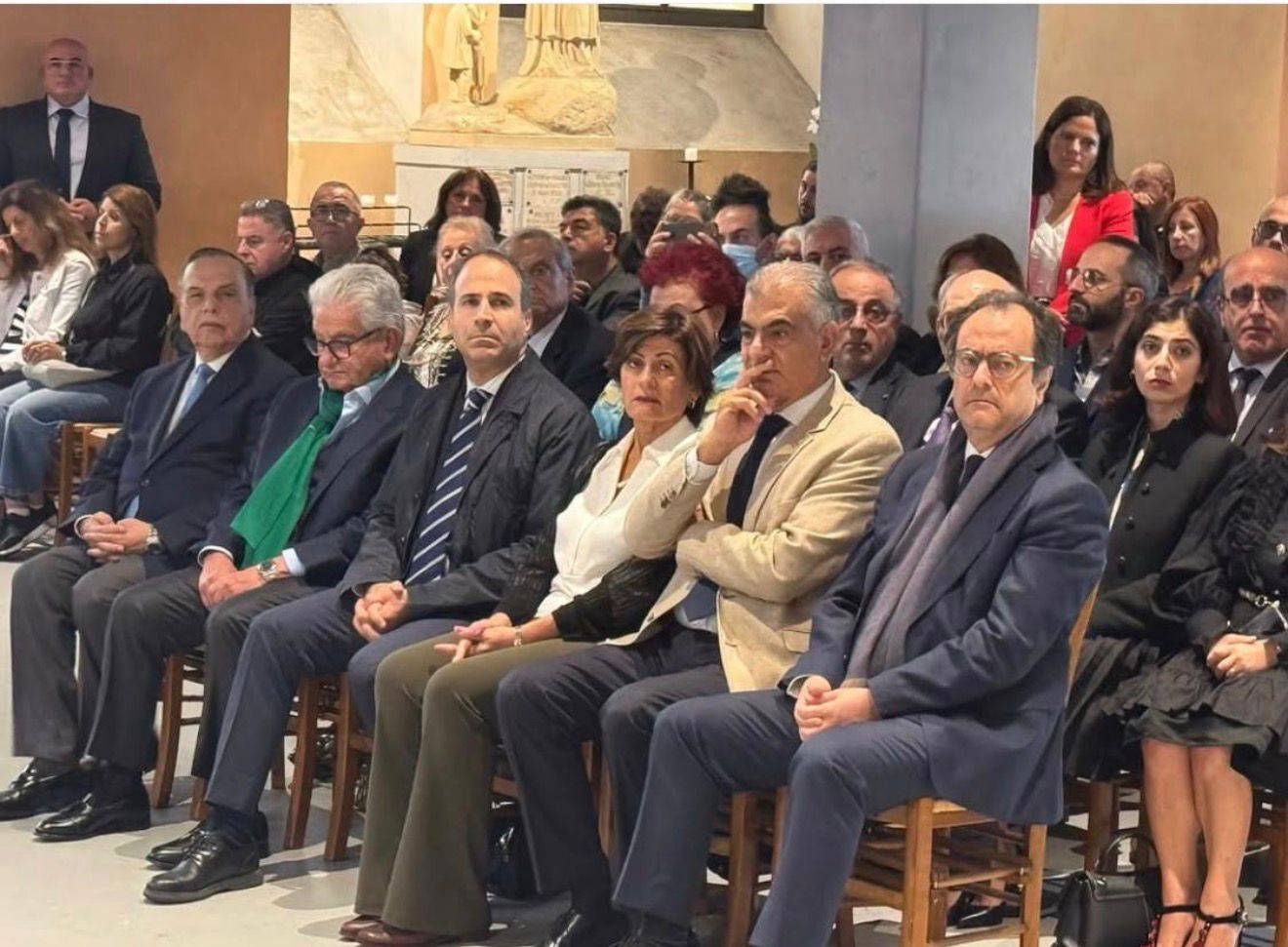 الرابطة المارونية تشارك الراعي والرهبانية اللبنانية المارونية في تدشين دير مار شربل فرنسا