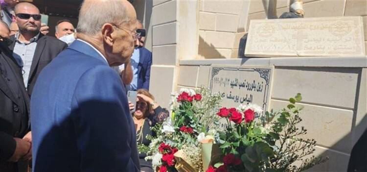 وضع أكاليل على نصب شهداء الجيش في رأس بعلبك والقاع
ميشال عون: كنت وما زلت أعمل لوحدة لبنان